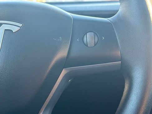 Used 2025 Tesla Model Y Long Range image 19