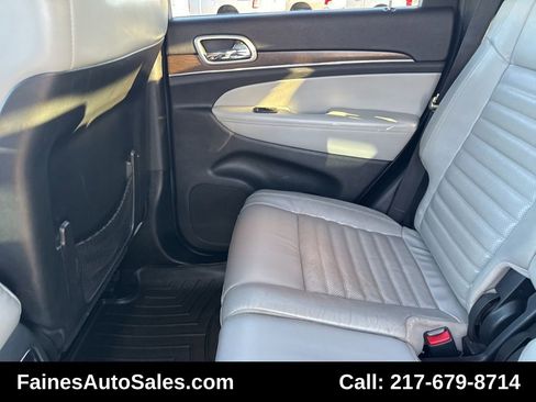 Used 2018 Jeep Grand Cherokee Limited image 36