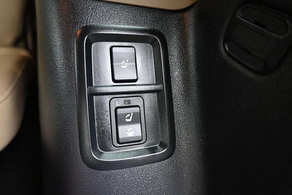 Used 2019 Toyota Sequoia Limited w/ Safety & Convenience Package AWD/4WD image 42