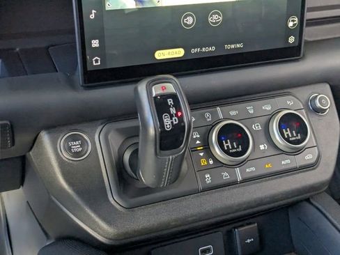 Used 2023 Land Rover Defender 110 image 29