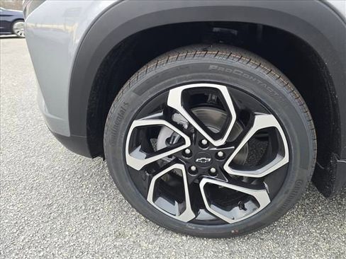 New 2026 Chevrolet Trax RS w/ Sunroof Package image 18