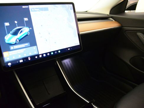 Used 2020 Tesla Model 3 Performance image 27