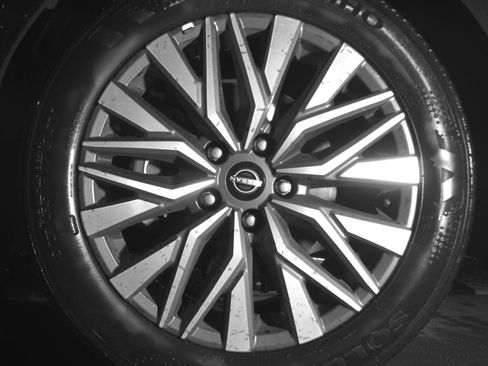 Used 2025 Nissan Altima 2.5 SV FWD image 12