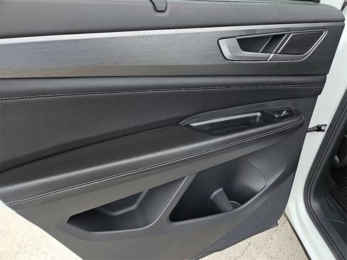 Used 2024 Volkswagen Atlas Cross Sport SE image 18