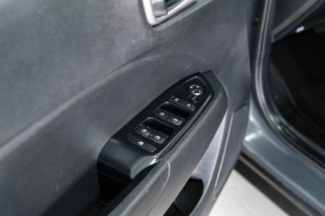 Used 2024 Hyundai Venue SEL FWD image 39