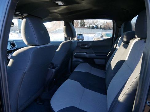 Used 2023 Toyota Tacoma TRD Sport w/ Technology Package image 9