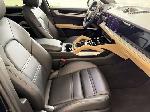 Certified 2024 Porsche Cayenne Coupe AWD/4WD image 55