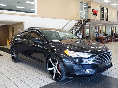 Used 2020 Ford Fusion SE FWD image 18