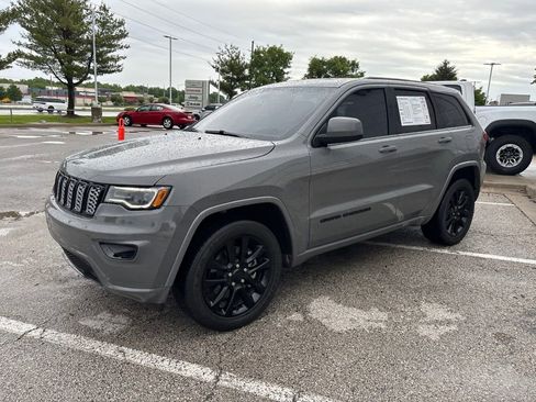 Used 2021 Jeep Grand Cherokee Laredo X AWD/4WD image 13