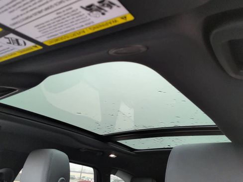 New 2026 Land Rover Range Rover Velar Dynamic SE image 19