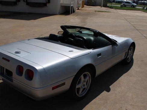 Used 1996 Chevrolet Corvette Convertible RWD image 33