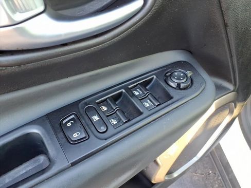 Certified 2022 Jeep Renegade Latitude w/ Convenience Group image 7