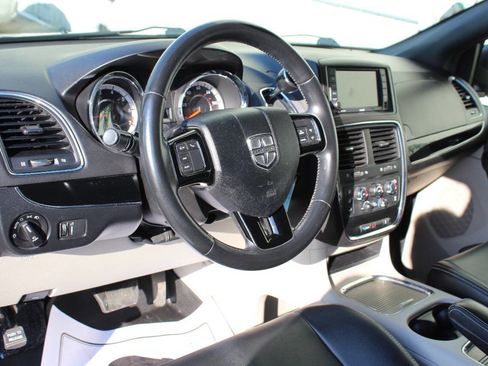 Used 2018 Dodge Grand Caravan SXT image 12