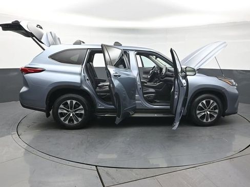 Used 2022 Toyota Highlander XLE image 59