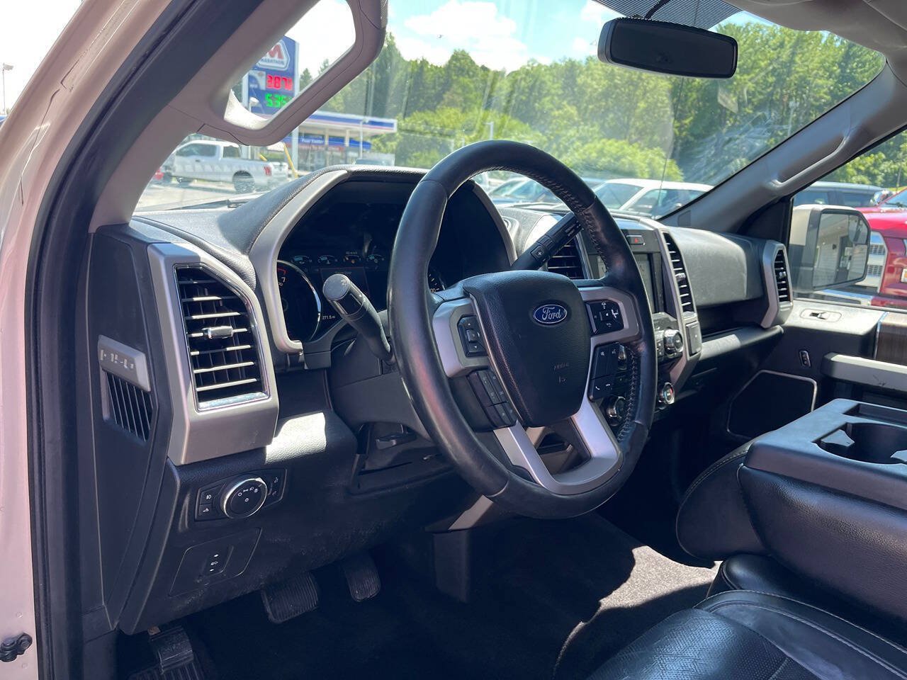 Used 2017 Ford F150 Lariat AWD/4WD image 18