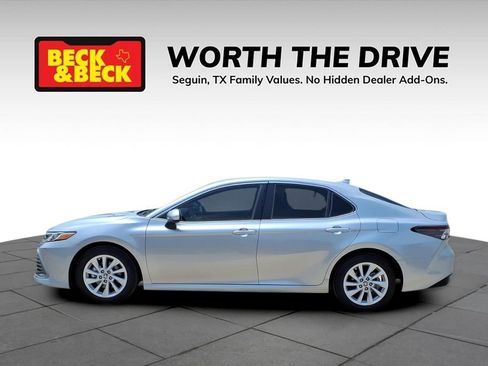 Used 2022 Toyota Camry LE w/ Carpet Mat Package (TMS) FWD image 8