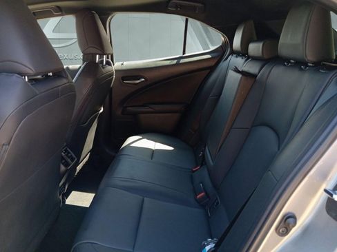 Certified 2022 Lexus UX 200 w/ Accessory Package (Z2) image 10