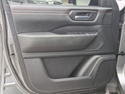 Used 2025 Nissan Armada PRO-4X image 12