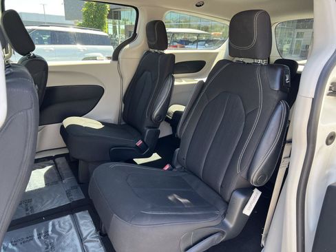 Used 2023 Chrysler Voyager LX FWD image 25