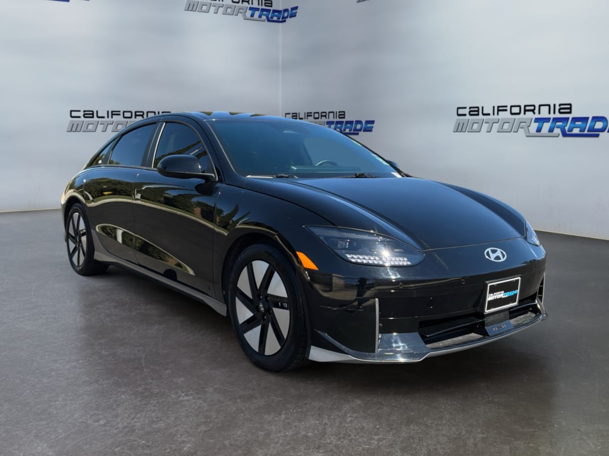 Used 2024 Hyundai Ioniq 6 SE RWD image 3