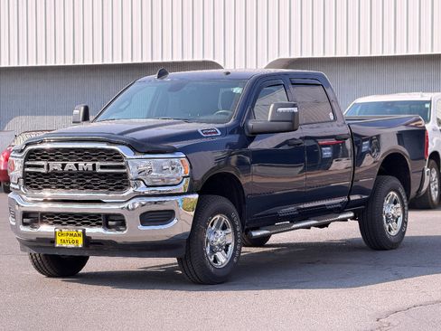 Used 2024 RAM 2500 Tradesman w/ Chrome Appearance Group AWD/4WD image 15
