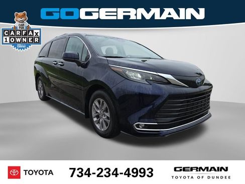 Used 2024 Toyota Sienna XLE w/ XLE Plus Package AWD/4WD image 5
