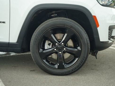 Used 2023 Jeep Grand Cherokee L Laredo RWD image 45