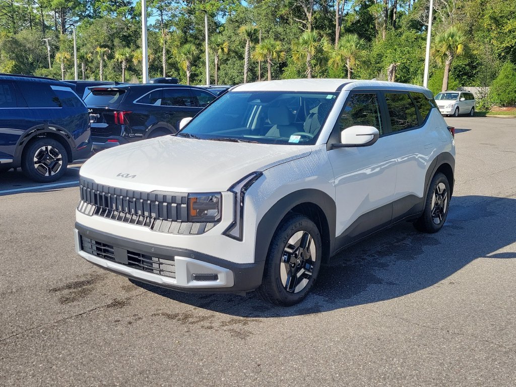 New 2027 Kia Seltos LX FWD image 3