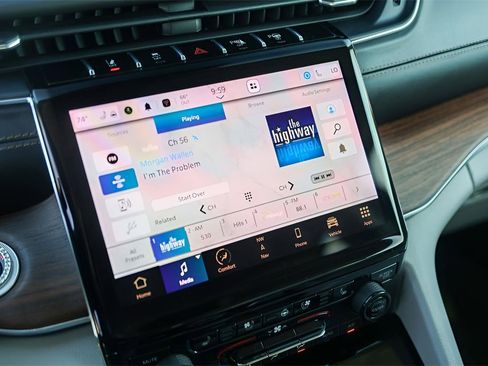 Used 2023 Jeep Grand Cherokee Summit w/ Luxury Tech Group V image 16