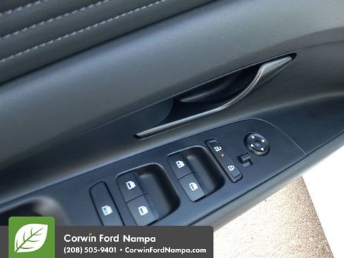 Used 2025 Hyundai Elantra Sport image 11