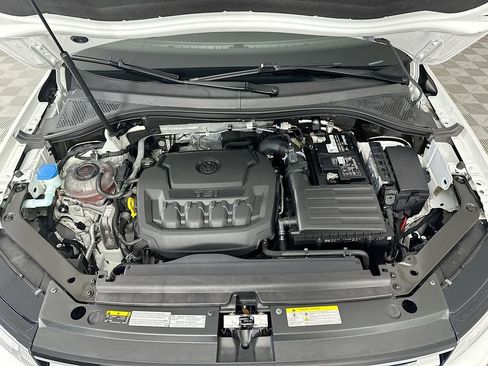 Used 2020 Volkswagen Tiguan SE image 30