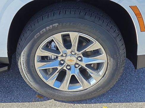 New 2026 Chevrolet Suburban Premier image 7