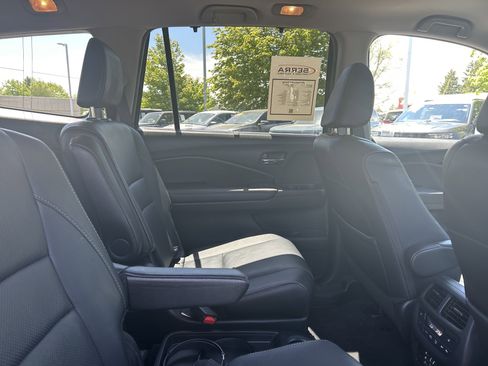 Used 2017 Honda Pilot Touring image 10