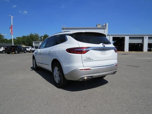 Used 2020 Buick Enclave Essence w/ Sound and Sites Package FWD image 5