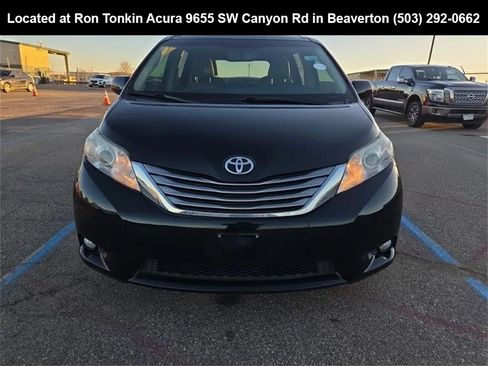 Used 2017 Toyota Sienna XLE Premium w/ Protection Package image 5