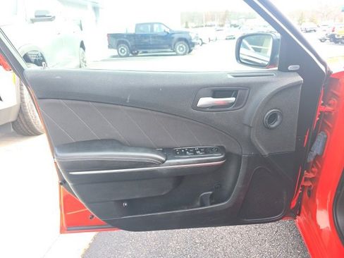 Used 2019 Dodge Charger SXT image 13