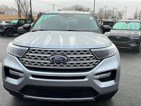 Used 2023 Ford Explorer Limited w/ Equipment Group 301A image 3