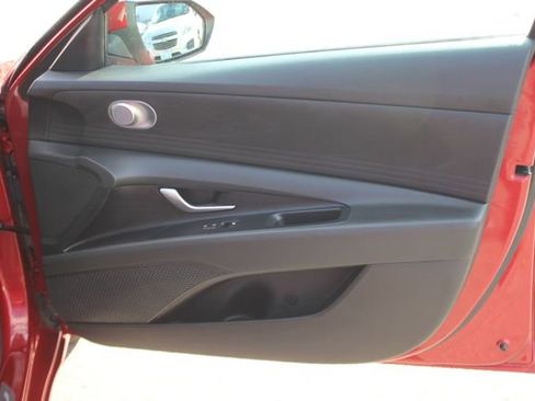 Used 2023 Hyundai Elantra SEL FWD image 28