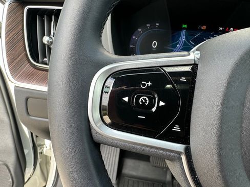 Used 2023 Volvo XC60 T8 Ultimate image 18