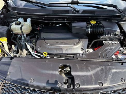 Certified 2022 Chrysler Pacifica Touring-L w/ S Appearance Package FWD image 19