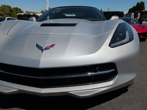 Used 2019 Chevrolet Corvette Stingray Convertible w/ 2LT Preferred Equipment Group RWD image 11