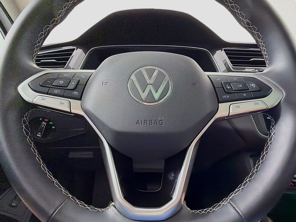 Used 2024 Volkswagen Tiguan SE w/ Panoramic Sunroof Package AWD/4WD image 11