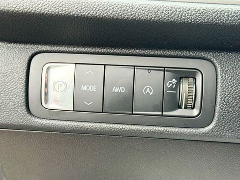 Used 2024 Chevrolet Traverse LT image 35