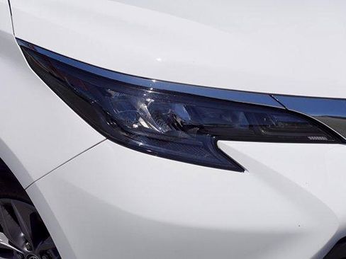 Certified 2025 Toyota Sienna LE FWD image 2
