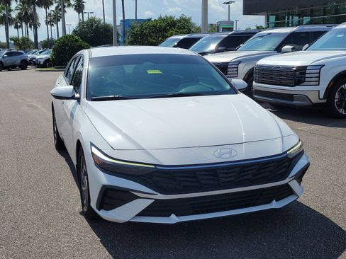 Used 2024 Hyundai Elantra SEL FWD image 14