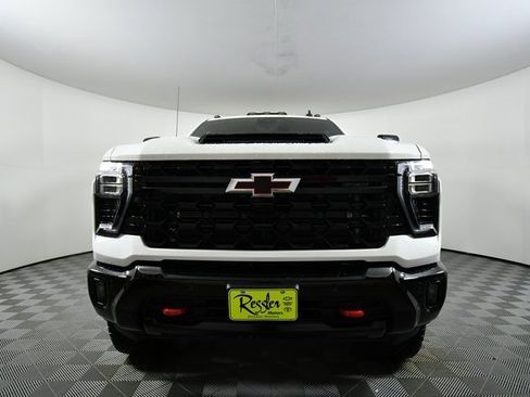 Used 2025 Chevrolet Silverado 2500 ZR2 w/ Technology Package image 7