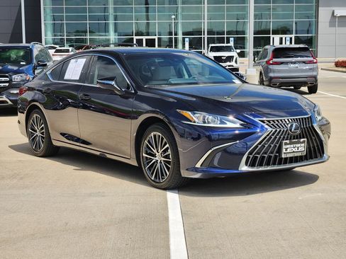 Used 2025 Lexus ES 350 w/ Premium Package image 3