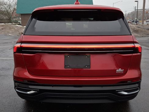 Certified 2024 Lincoln Nautilus Premier image 5