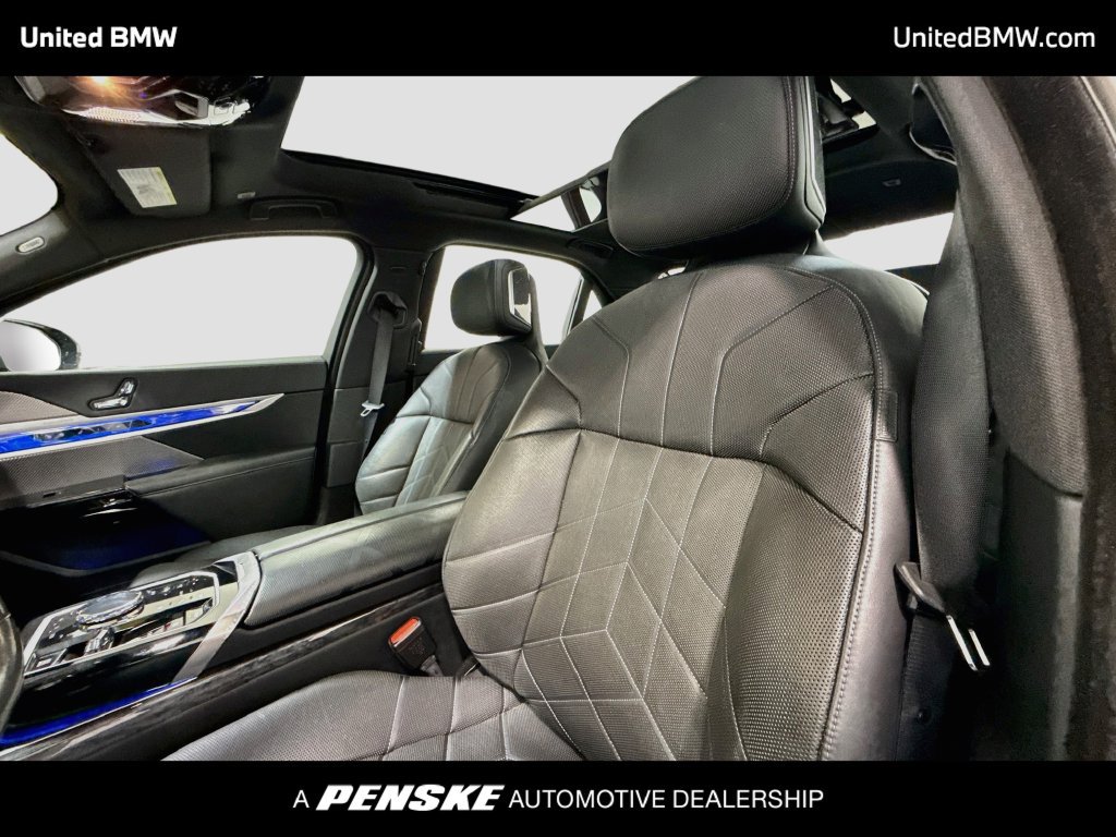 Used 2023 BMW 740i RWD image 12