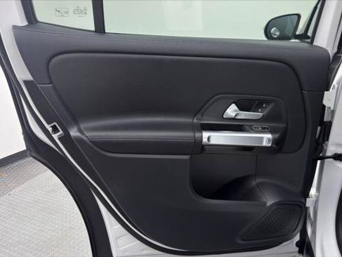 Used 2024 Mercedes-Benz GLB 250 image 16